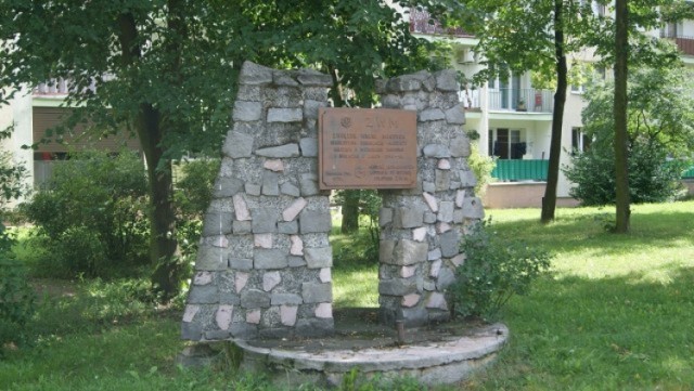 Jedna z tablic z czasów PRL ma zniknąć ze skweru przy ul. Boh. 14 Brygady, ma tam stanąć tablica upamiętniająca Żołnierzy Wyklętych