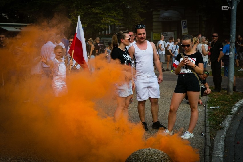 Flagi, race i syreny. Godzina "W" w Szczecinie [ZDJĘCIA, WIDEO]