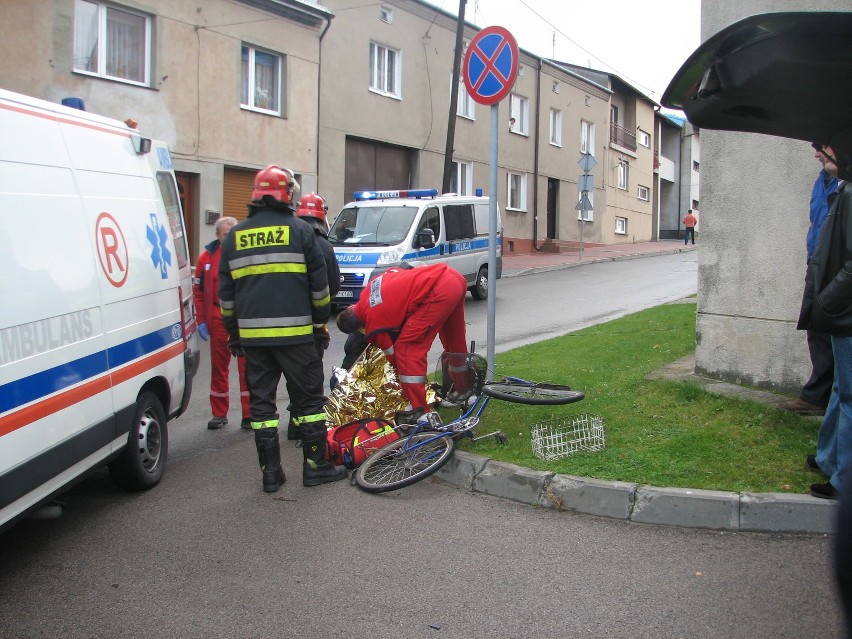 38-letni rowerzysta wjechał pod koła samochodu osobowego w Kłobucku.