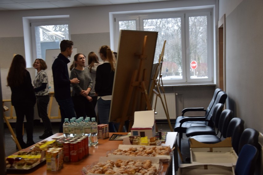Uczniowie II LO w Zawierciu podsumowali projekt o ulicy Marszałkowskiej FOTO
