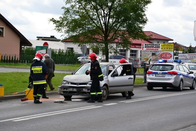 Wypadek w Jarocinie: Dwa samochody zderzyły się na ulicy Wrocławskiej
