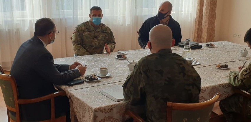 Spotkanie burmistrza Marka Cebuli z żołnierzami...