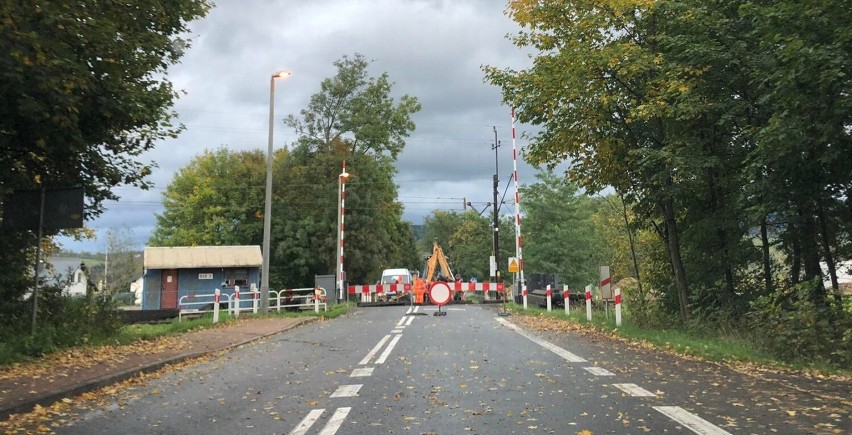 Stary Sącz. Ul. Topolowa zamknięta dla ruchu. Dwa tygodnie potrwa remont przejazdu kolejowego