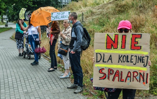 Na Kapuściskach w Bydgoszczy przybywa przeciwników spalarni odpadów niebezpiecznych na terenach dawnego Zachemu. Co sądzą o inwestycji radni z tego rejonu miasta?