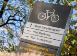 Drogowskazy dla rowerzystów w Warszawie. Rusza instalacja 300 nowych znaków na ulicach stolicy
