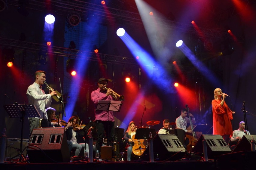 Jako pierwszy wystąpił Rzeszów Klezmer Band, który wykonał...