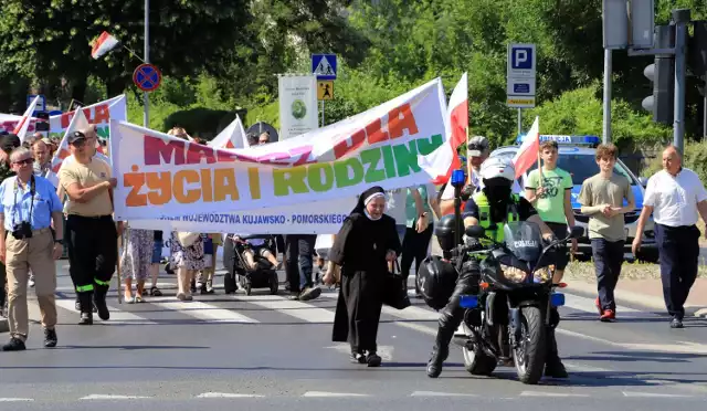 W niedzielę 11 czerwca o g. 15 wyruszył "Marsz dla życia i rodziny" z Bazyliki kolegiackiej