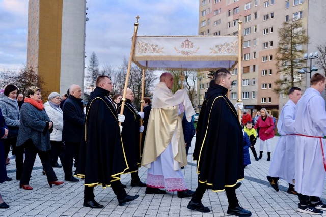 Procesje rezurekcyjne w sądeckich kościołach - św. Jana Pawła II w Nowym Sączu, św. Wawrzyńca w Nowym Sączu i p.w. św. Kazimierza w Nowym Sączu.