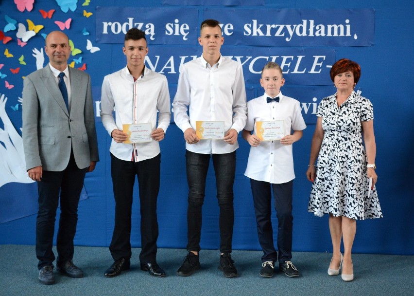 Najlepsi uczniowie z gminy Darłowo otrzymali nagrody [ZDJĘCIA]