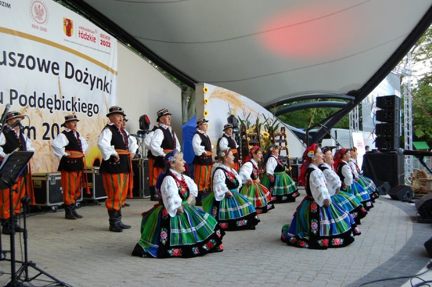 Festiwal Folklorystyczny Powiatu Poddębickiego odbył się w Zadzimiu. Impreza towarzyszyła Dożynkom Powiatu Poddębickiego ZDJĘCIA