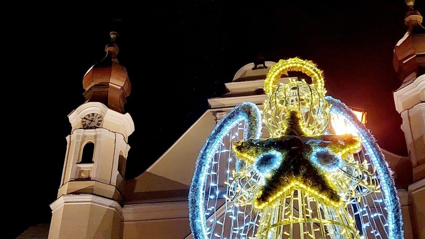 Piękne iluminacje świąteczne można zobaczyć w Pabianicach,...