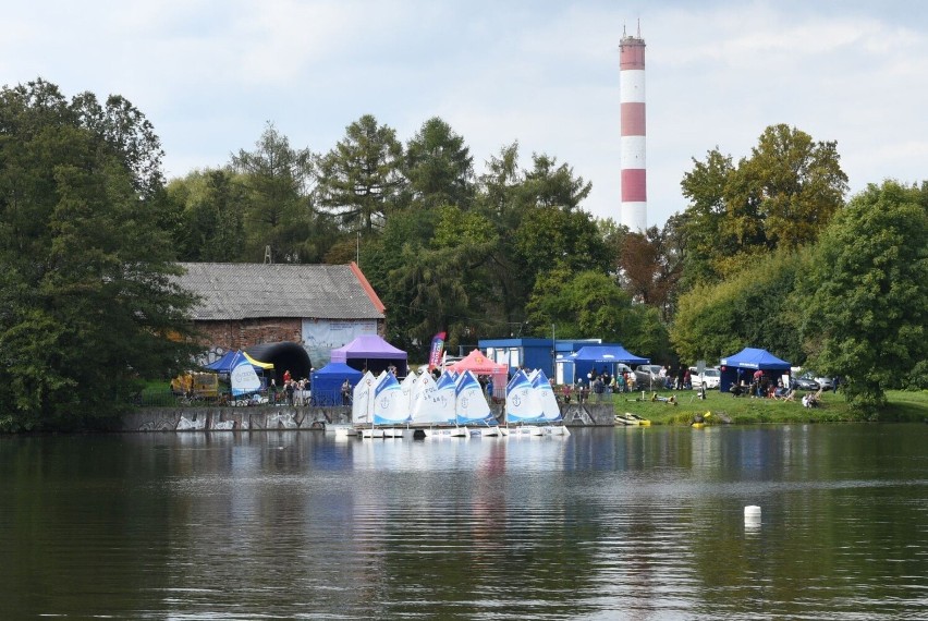 Festyn Rodzinny "Wiatr w żagle" nad zalewem w Kielcach. Były regaty żeglarskie i moc atrakcji