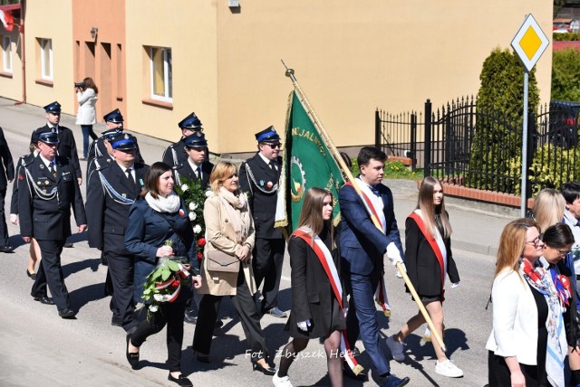 Wesołe, lecz podniosłe i patriotyczne świętowanie w gminie Krokowa. 3 maja 2023 r. złożono kwiaty m.in. od premiera, był radosny przemarsz i rodzinny festyn
