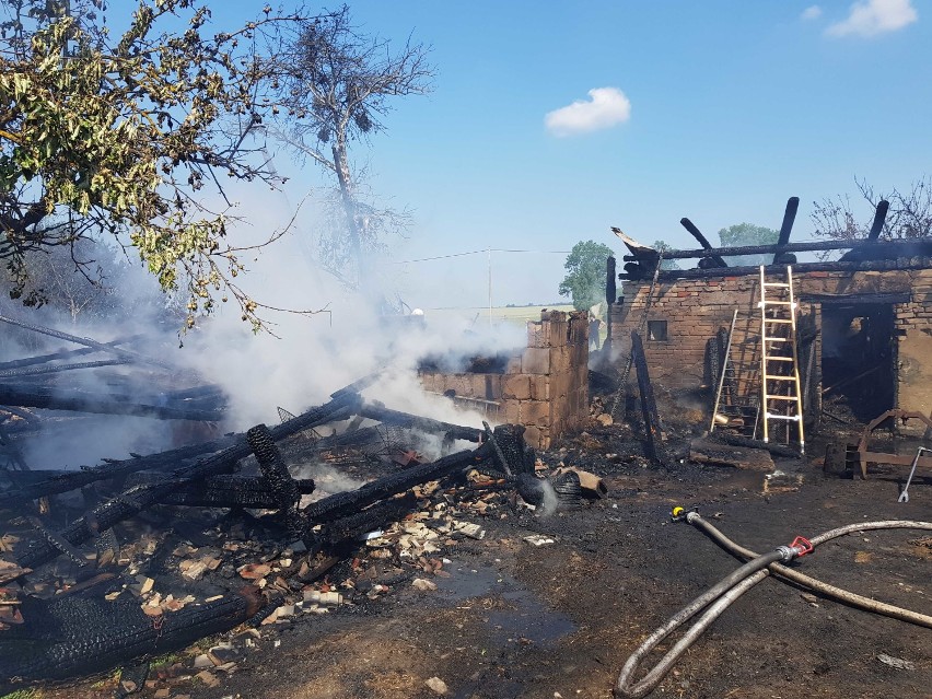 Tragedia w gminie Koczała. Spłonęły budynki gospodarcze sołtys Załęża. Pilnie potrzebna jest pomoc