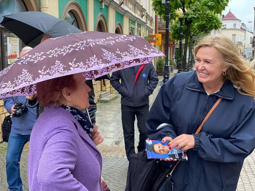 Spotkanie przedwyborcze w Sanoku. Elżbieta Łukacijewska zachęcała do głosowania na Rafała Trzaskowskiego