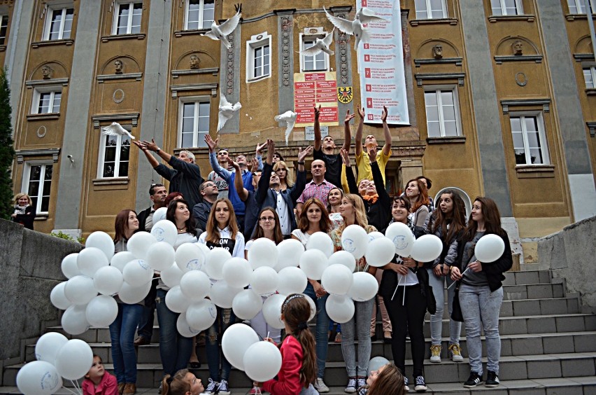 Na Ukrainę jadą dary z Głogowa. Wiozą je uczniowie z Zespołu Szkół Politechnicznych