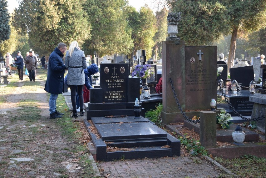 Zobacz kolejne zdjęcia. Przesuwaj zdjęcia w prawo - naciśnij...