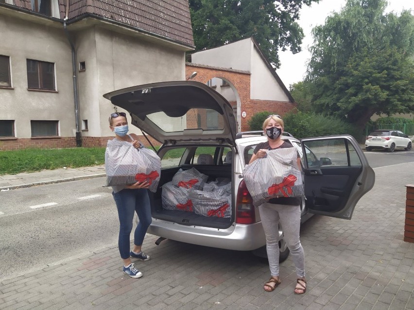 WSCHOWA. Kolejne paczki z Polskiego Czerwonego Krzyża w Zielonej Górze trafiły do mieszkańców Wschowy [ZDJĘCIA]