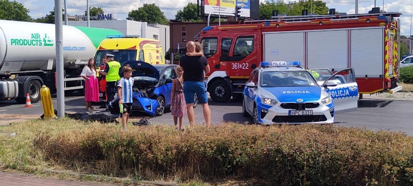 Zderzenie BMW z Toyotą na skrzyżowaniu Wronia - Okrzei