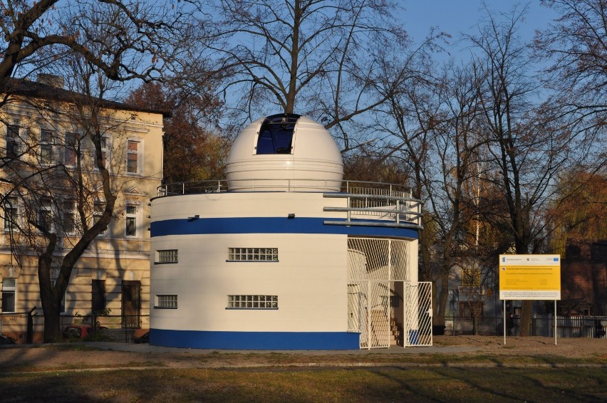 Miniobserwatorium astronomiczne „Astrobaza" przy I LO im. Jana Kasprowicza.