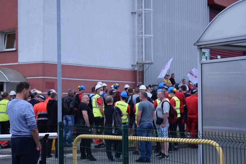 Trzemeszno. Strajk ostrzegawczy w Paroc Polska. Zakład stanął na dwie godziny