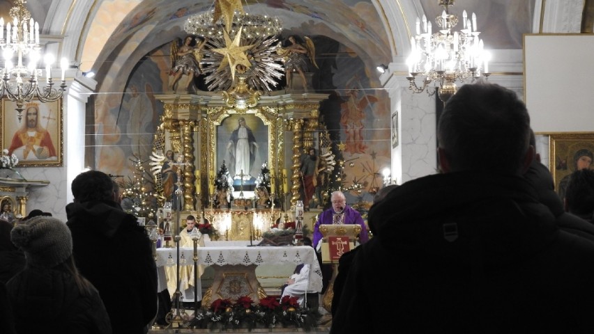 W Radziechowach modlono się za śp. biskupa Tadeusza Pieronka. Pogrzeb w Krakowie
