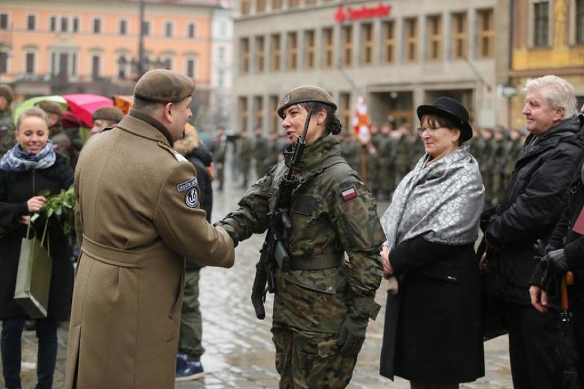 Przysięga żołnierzy WOT we Wrocławiu