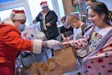 Mikołaj odwiedził dzieci, które przebywają w inowrocławskim szpitalu