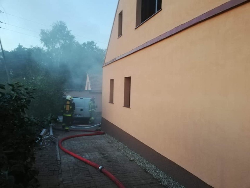 Pożar domu w Skokach. Interweniowali strażacy z OSP