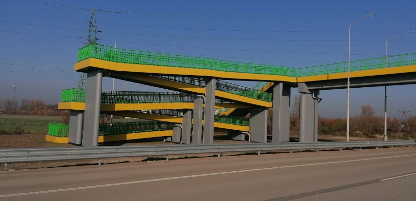 Koniec kolejnego etapu budowy A1 między Piotrkowem a Kamieńskiem. 10 km nowej drogi oddanych do użytku. ZDJĘCIA