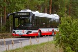 Elektryczny autobus ulicami mego miasta mknie