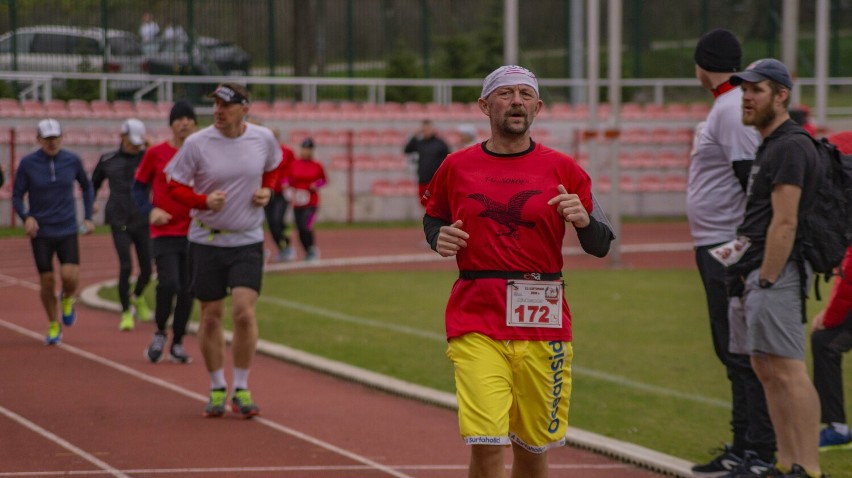 Biegacze startowali ze Stadionu Miejskiego imienia...