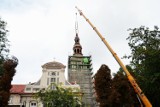 Hełm wrócił na wieżę klasztoru sióstr urszulanek [zdjęcia, wideo]