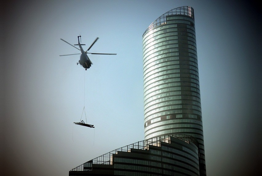 Wrocław: Nowy robotnik na budowie Sky Tower (ZDJĘCIA INTERNAUTY)