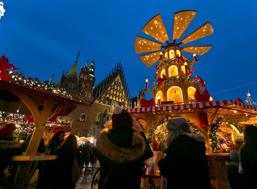 Wrocław gotowy na święta! Choinka i iluminacja świąteczna...