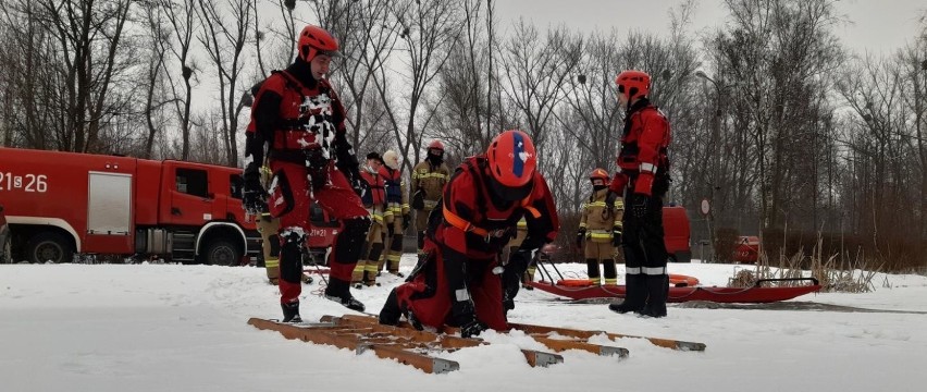 Ćwiczenia z ratownictwa lodowego w Chorzowie