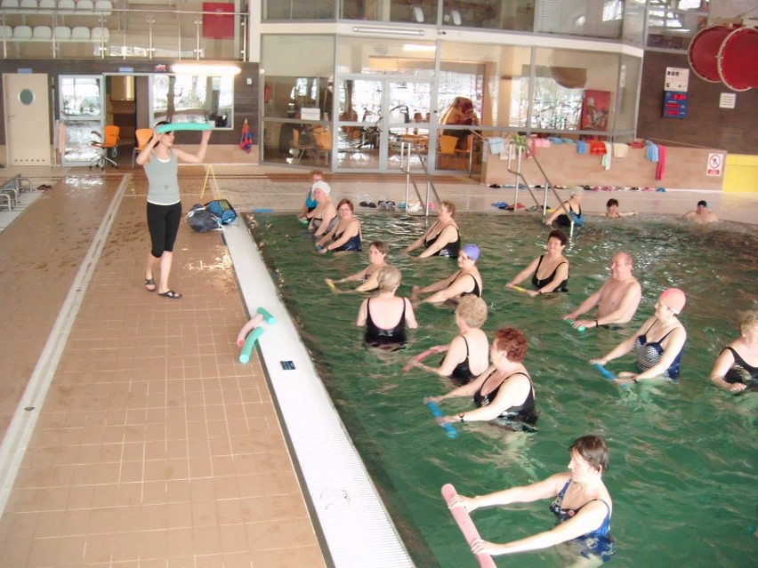Wieruszów: Za kasę z unii emeryci i renciści mają zajęcia na basenie w Ostrzeszowie i Wrocławiu