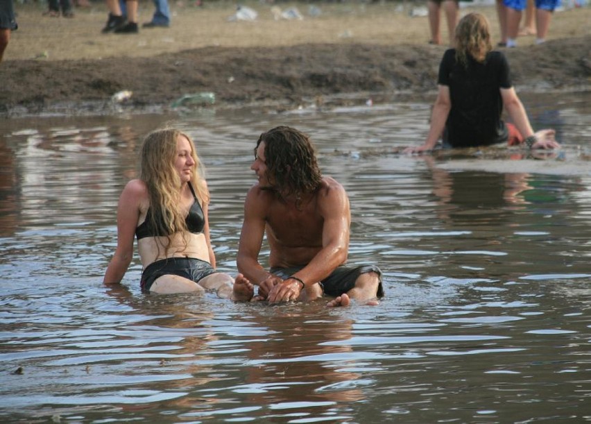 Przystanek Woodstock - Miła chwila ochłody w błocku