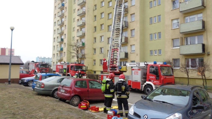 Spokojnie, to tylko ćwiczenia, albo co strażacy robią ostatnio pod blokami w Tczewie? [FOTOGALERIA]