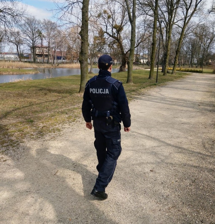 Wieluńska policja kontroluje m.in. parki. Posypały się mandaty