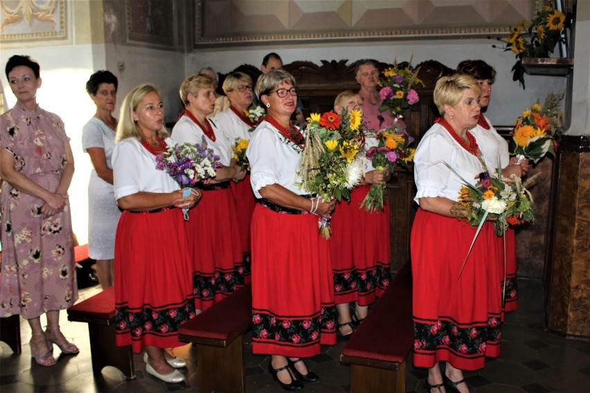 Święcenie kwiatów i zbóż w kościele św. Andrzeja Apostoła w Łęczycy [ZDJĘCIA]