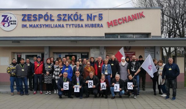 Strajk nauczycieli z Zespołu Szkół nr 5 „Mechanik” w Wałbrzychu