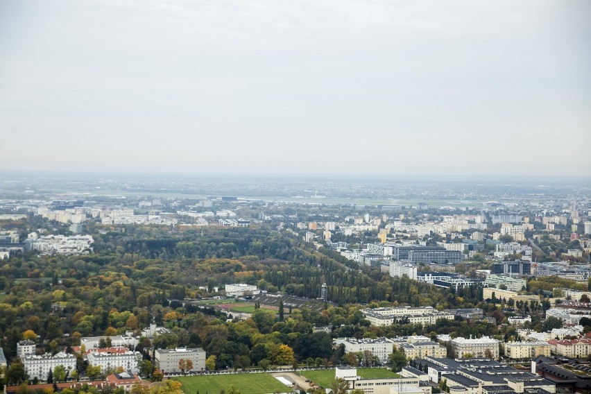 Jak wygląda Warszawa z wysokości 200 metrów? Wjechaliśmy na najwyższy dach w stolicy
