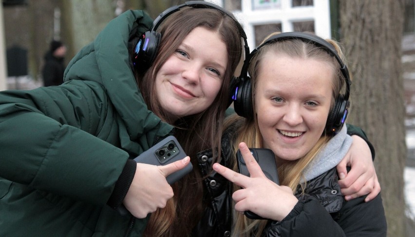 "Silent disco" na lodowisku w parku miejskim w Grudziądzu