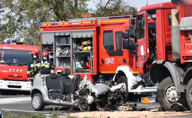 Wypadek w Oświęcimiu, w którym zginęły dwie osoby, spowodował dziś duże utrudnienia na DK44