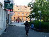 Czerwona gwiazda jeszcze świeci. Raban na deptaku i raczkująca Straż Miejska. Tygodnik Pilski, 1991 rok