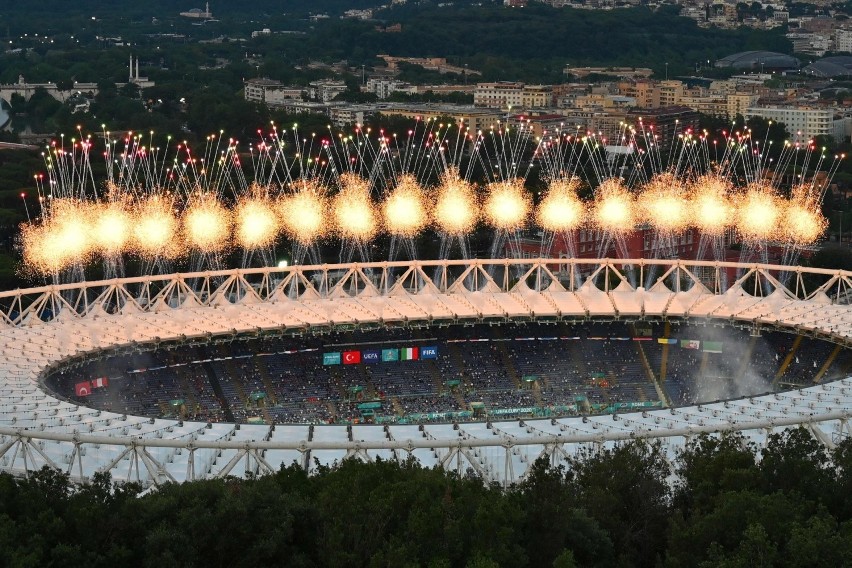 Ceremonia otwarcia Euro 2020. Bocelli, akrobaci i hymn turnieju [ZDJĘCIA]