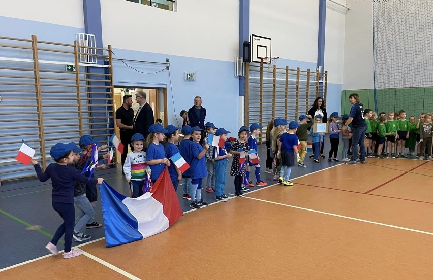 Stare Pole. Szkolne mistrzostwa nawiązujące do mundialu w Katarze. Uczniowskie drużyny jak reprezentacje narodowe