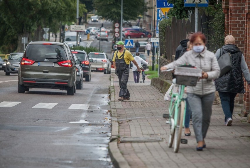 Koronawirus i Puck w maseczkach: czerwona strefa w powiecie...