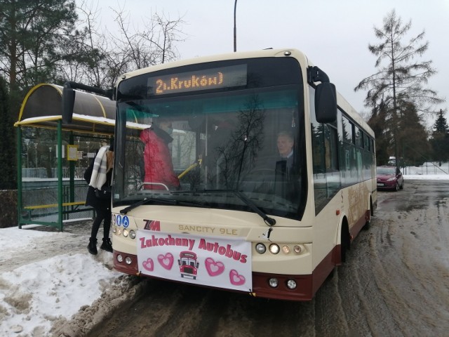 “Zakochany autobus” kursuje po Sandomierzu  zgodnie z rozkładem linii numer 2, w godzinach od 13 do 17.